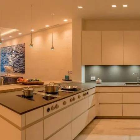 וילה White Stone With High-end Pool סומרטין