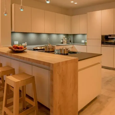 White Stone With High-end Pool * סומרטין