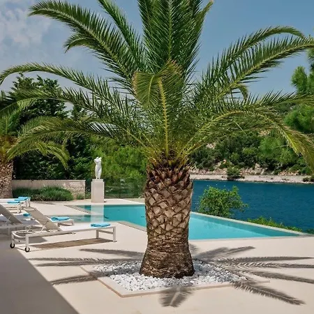 White Stone With High-end Pool * סומרטין
